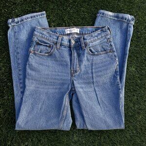 Abercrombie Straight Mid-Rise Mid Wash Jeans – 25/0R
